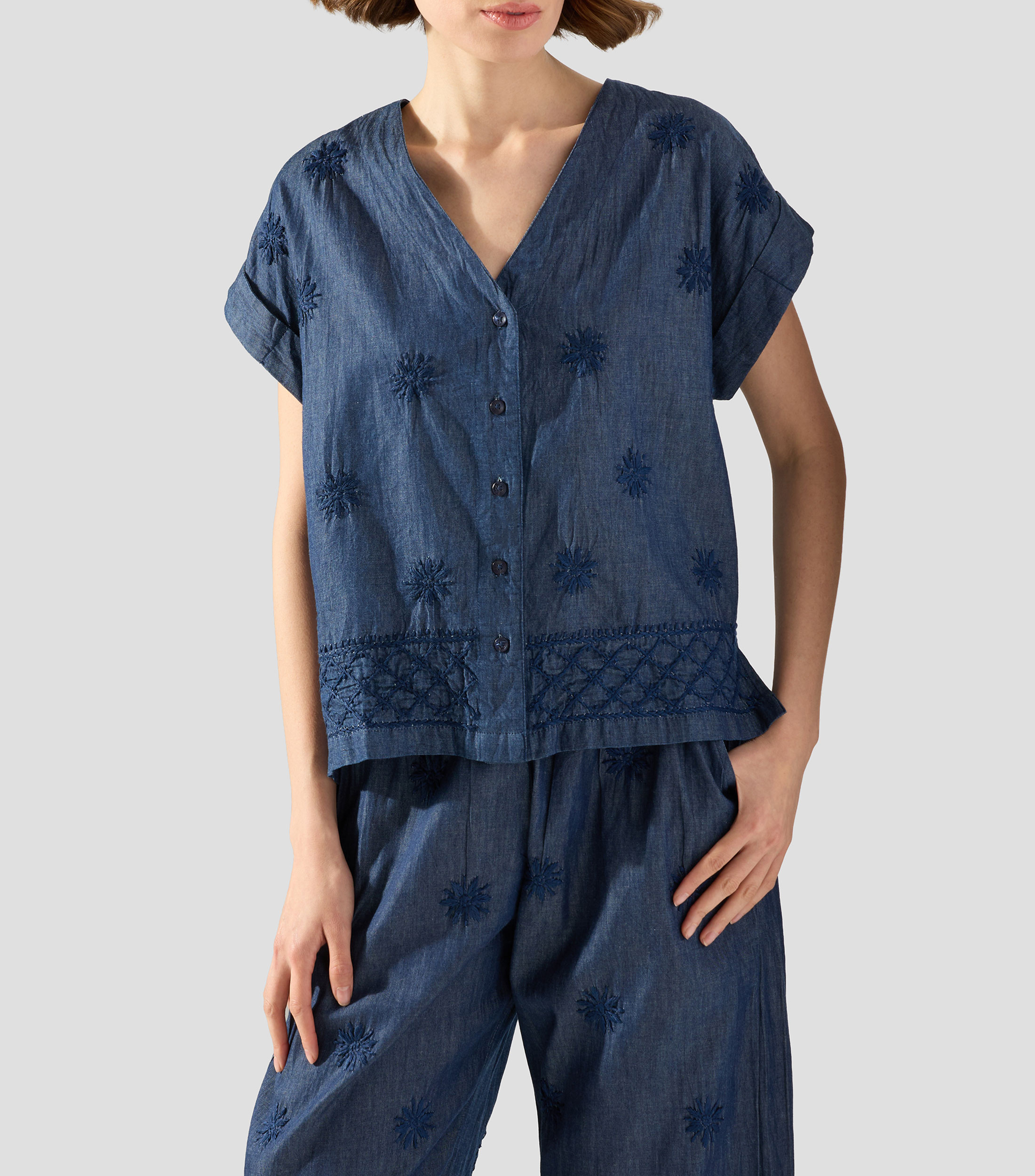 Blusa fantasía bordada manga corta Mujer